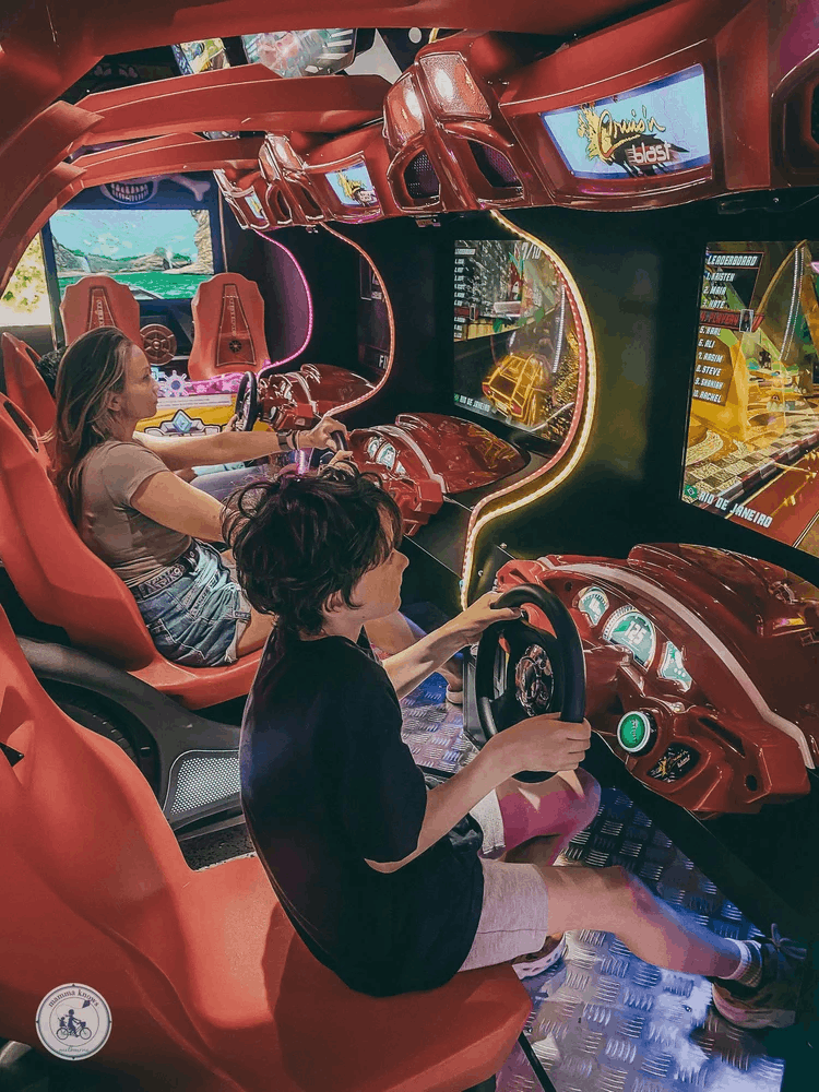 VR Theme Park - VR Gaming Experience